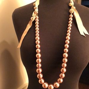 ⚜️🆕Ann Taylor White Pearl Statement Necklace